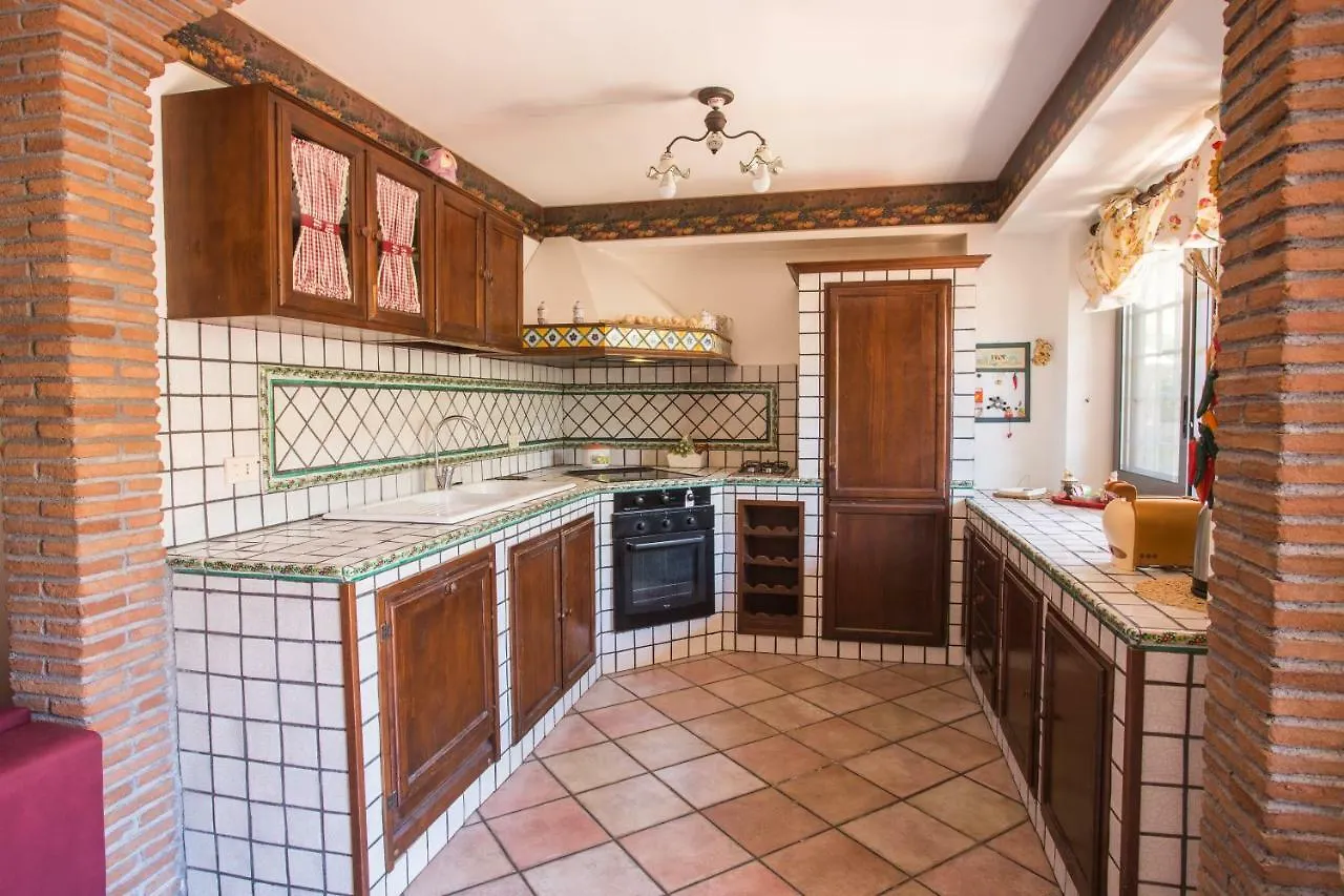Sicilian Home 아치카스텔로