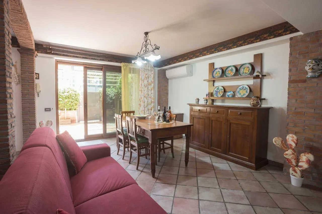 Sicilian Home 아치카스텔로